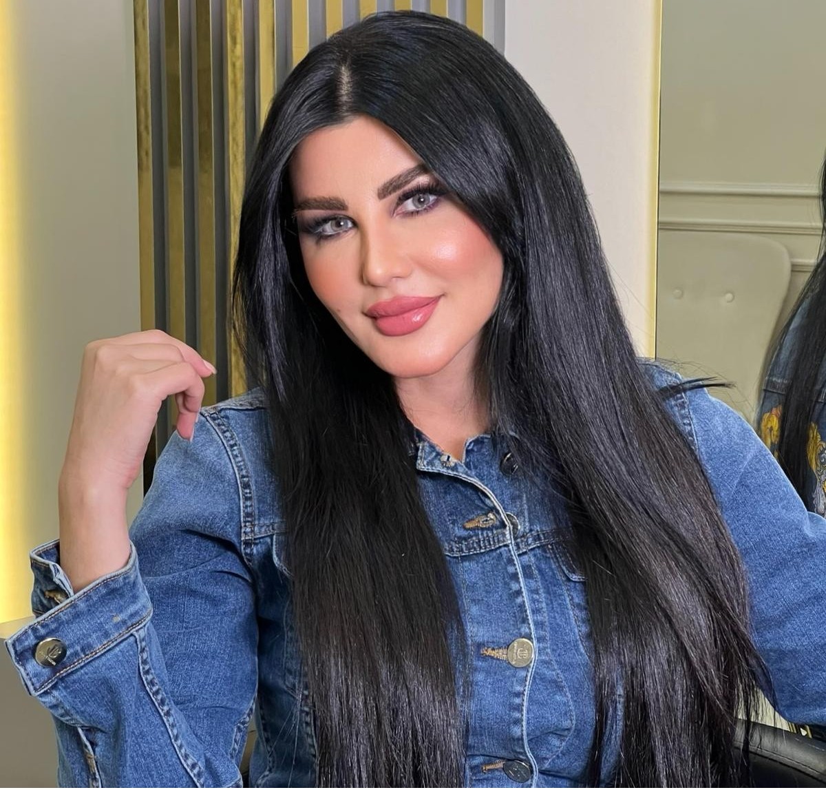 الممثلة جيني أسبر في زيارة صالون عائشة ماجيك